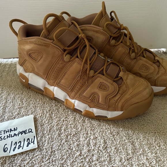 Sneakers - Picture 14 of 16